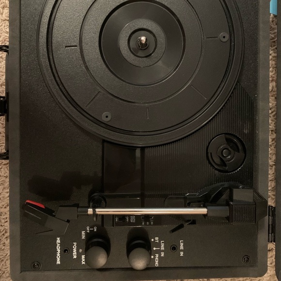 Victrola Suitcase record player - Picture 2 of 6